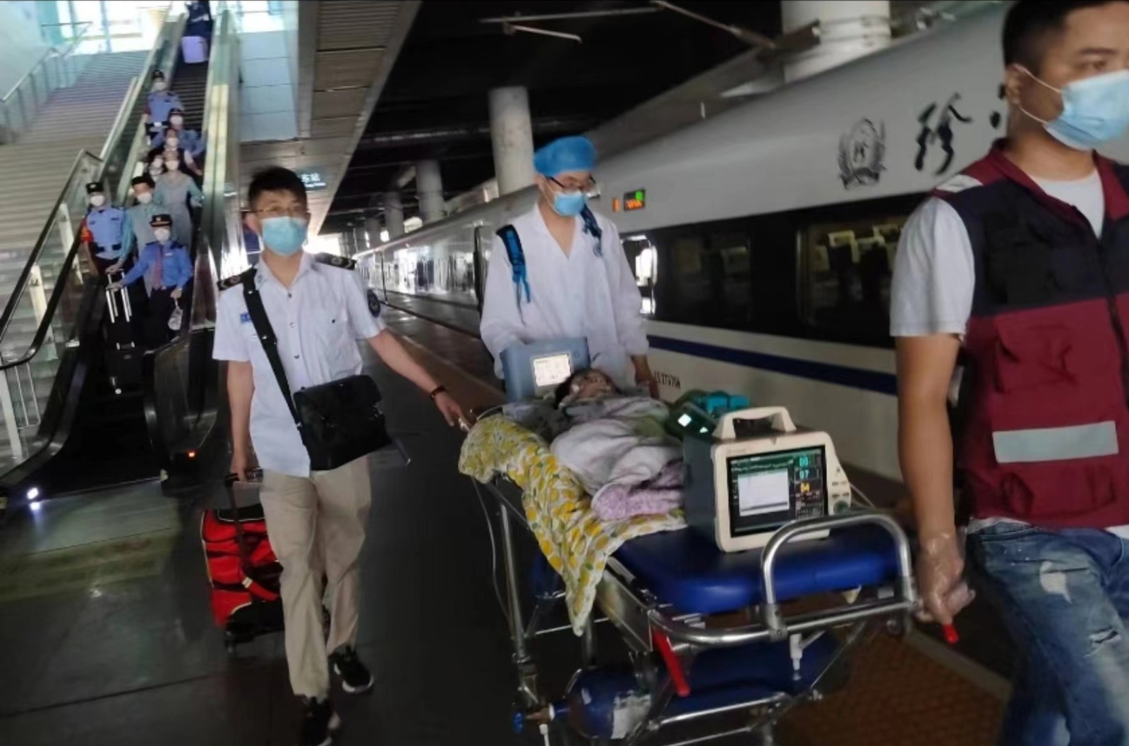 博尔塔拉高铁转运公司